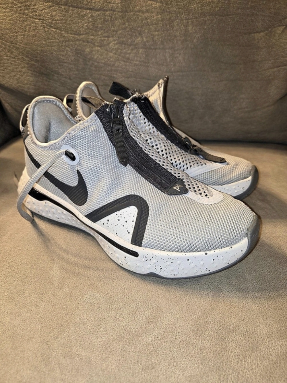 Nike KD 15 Gray & Black Sneakers US 6